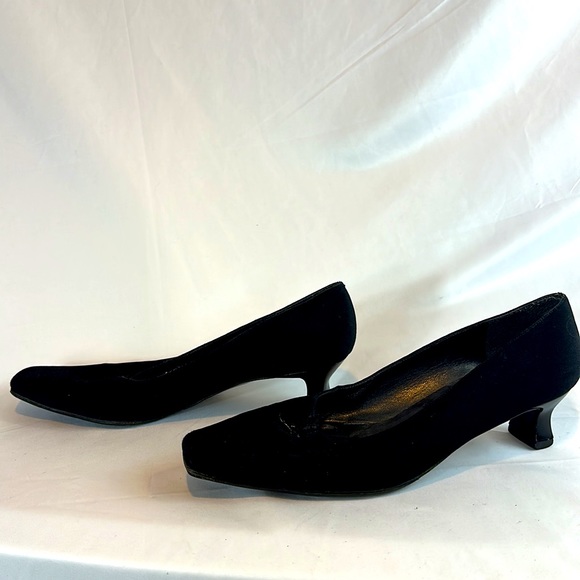 Stuart Weitzman Size 11 Black fabric shoe with patten leather kitten heel. - Picture 7 of 12